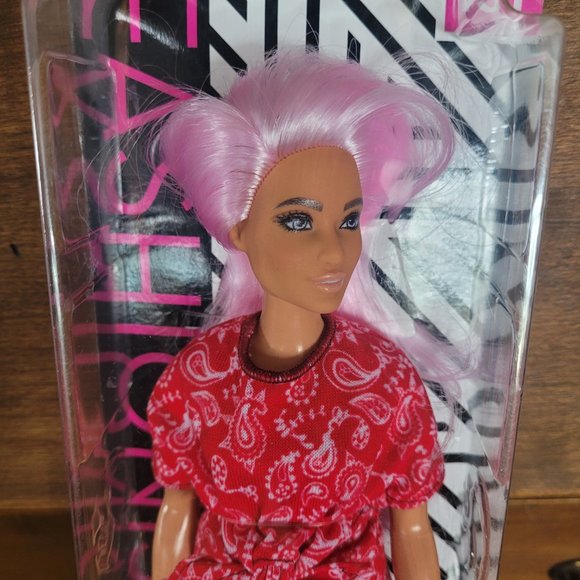 Barbie 2019 Fashionista # 151 Pink Hair - Picture 6 of 17